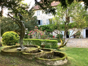 Pigeonnier Et Tour Du Château Mathey Doret, Gîte à Buffard