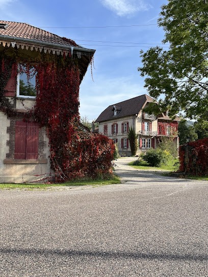 Le Saint Manoir Appartements Gîtes, Gîte à Saint-Nabord