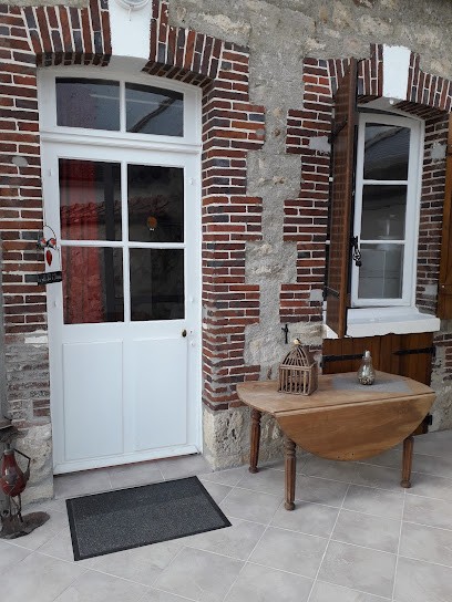 Gite Au Petit Nid D'oiseaux, Gîte à Fontaine-Mâcon