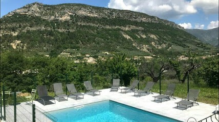 Mas Des Fontettes - Location Vacances Week-end Maison Villa Gîte 14 Personnes Avec Piscine Chauffée Sur 5ha En Provence, Gîte à Sahune