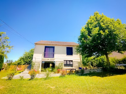 Le Haut Lieu, gîte aux touches vintage, pour 6 personnes, spa de nage, 3 chambres, 2 salles de bain., Gîte à Ferrière-sur-Beaulieu