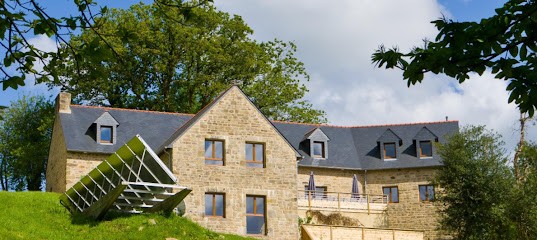 Gîte De Groupe 'Le Vallon De Saint Eloi' Avec Piscine Et Sauna - Morbihan, Gîte à Guiscriff