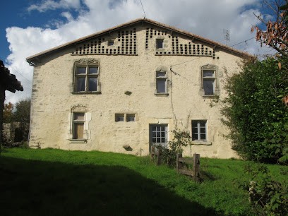 Le Logis De Fourbeau, Gîte à Surin