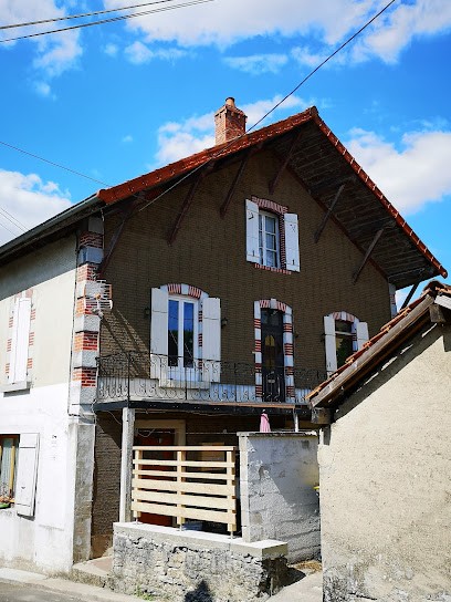 Gîte Charmant Duplex Mouchard, Gîte à Mouchard