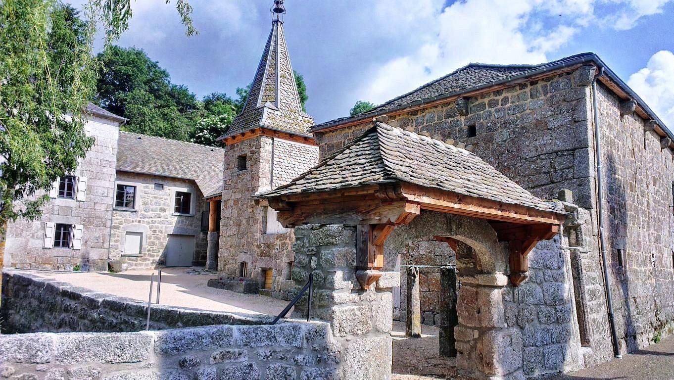 Domaine de Coulagnettes : gîtes & SPA, Gîte à Estables