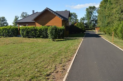 Gîtes Tout Confort Proches De Salers Dans Le CANTAL Avec Spas Privatifs : 1 Pour 4/6 Personnes Et 1 Pour 9 Personnes, Gîte au Vigean