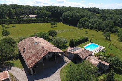 Gîte du Roc du Lapin: Gîte haut de gamme avec piscine en campagne, grande capacité, proche Pujols, Lot-et-Garonne, Gîte à Sainte-Colombe-de-Villeneuve