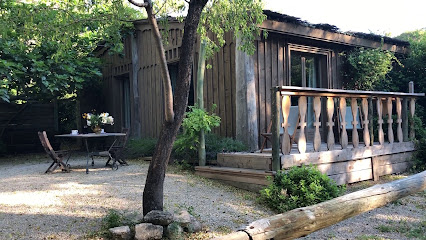 Cabane De La Lèque Gîte à Saint-Étienne-du-Grès