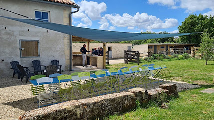 Gîte 15 Personnes À La Ferme Des Augustines, Gîte à Belluire