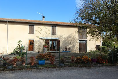 OUSTAL Aux HIRONDELLES, Gîte à Teilhet