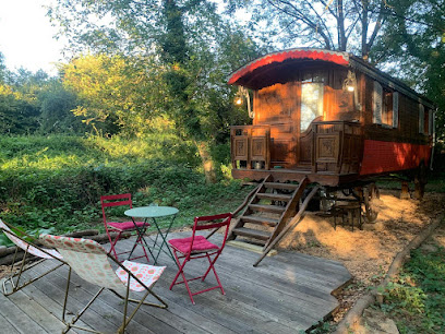Gîte Et Roulottes Bord De Saône, Gîte à Genouilleux