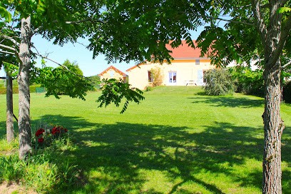GITE FABYX Saint Eloy les mines 63700, Gîte à Youx