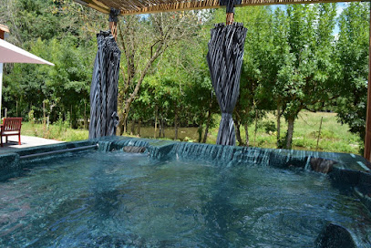 La Cabane Au Bord De L'eau Avec Jacuzzi Et Canoé À Coulon Marais Poitevin, Gîte à Coulon