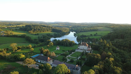 Le Château De Marrault - Tour Et Longère, Gîte à Magny