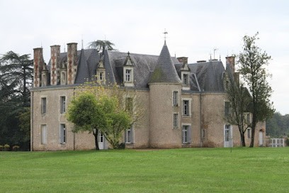 Château De La Grollière, Gîte à Pleuville