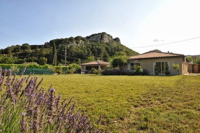 Les carradoux:Maison de vacances gîte piscine location(Ardeche Sud Vallon Pont d´Arc Salavas), Gîte à Salavas