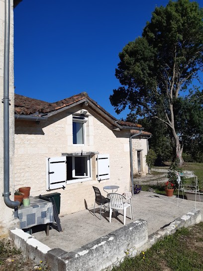 Gîte Le Mimosa De La Petite Barrière, Gîte à Ozillac