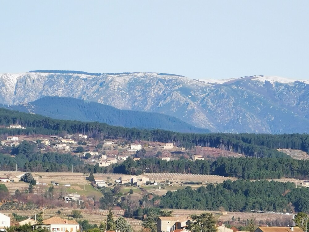 Magnifique gîte en pierres 6 personnes avec piscine privée, Gîte à Lablachère