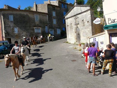 Centre Equestre Les Laurons, Gîte à Caseneuve