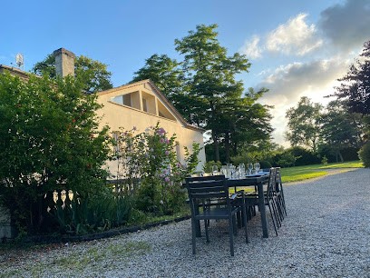 Gîte La Demeure du Château Bournac - Gîte en Médoc, Gîte à Civrac-en-Médoc