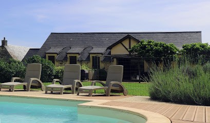 Grange de Joseph: Gîte de groupe en campagne avec piscine chauffée, proche Sarlat et Grottes de Lascaux, Périgord, Dordogne, Gîte à Jayac