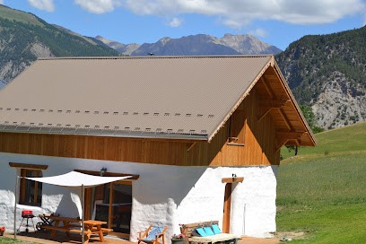 Gite à La Ferme Deux Pailles Et De Bois, Gîte à Jausiers