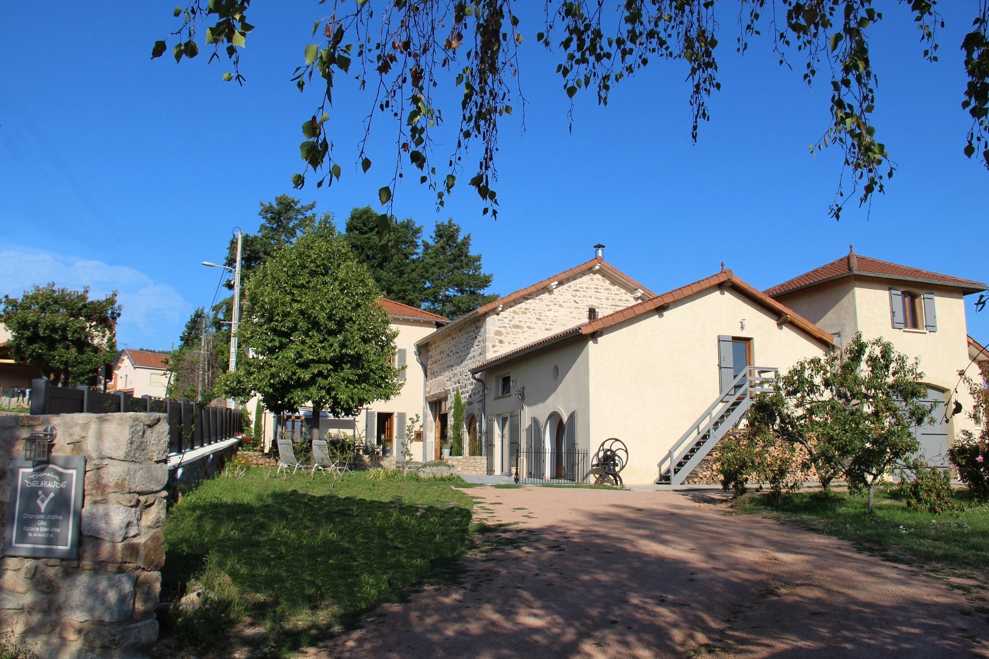 Gîte Des CHATS PERCHES Gîte Avec Piscine, Gîte à Saint-André-d'Apchon