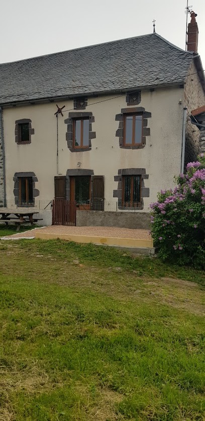 Bienvenue chez les cantalous, Gîte à Roffiac