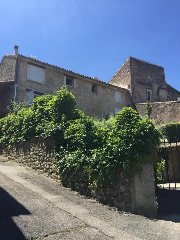 Maison De Charme En Luberon, Gîte à Grambois