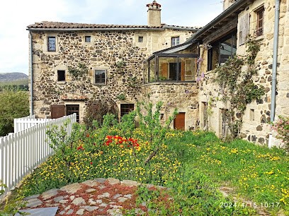 La Sourcière : Gîte Et Chambre D'hôtes Au Calme En Montagne Avec Piscine, Idéal Randonnées, En Cévenne Ardéchoise, Ardèche, Gîte à Pourchères