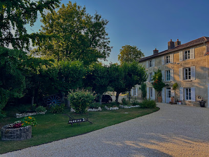 Gite Le Repaire Du Clain - 4 Etoiles, Gîte à Chasseneuil-du-Poitou