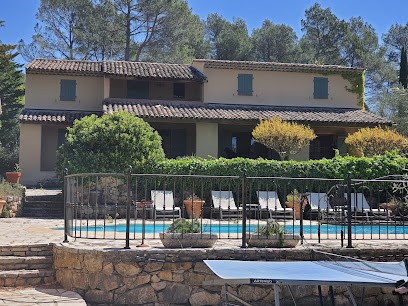 Mas Les Heures Bleues: Gîte Piscine Et Spa, Gîte De Groupe, Randonnées, Lac Ste Croix, Lorgues, Dans Le Var En Provence, Gîte à Lorgues