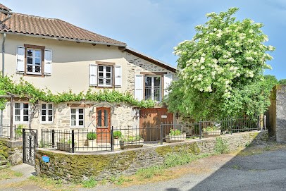 FORT ROBERT, Gîte à Leynhac