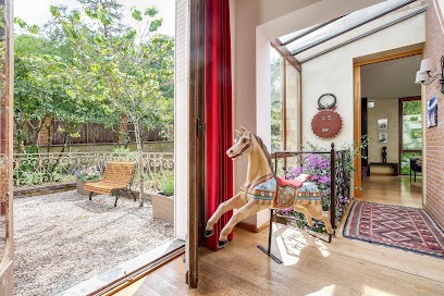 Superbe Villa D'architecte Fontainebleau-Larchant, Gîte à Larchant