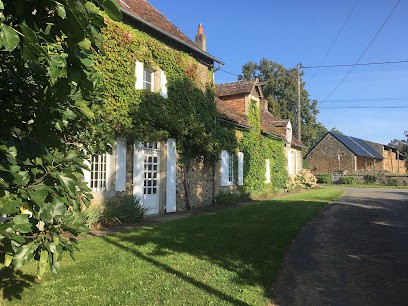Pavo Albus, Gîte à Saint-Denis-d'Orques