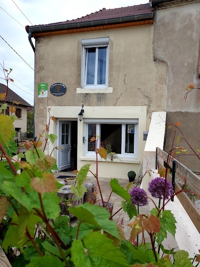 GITE LA MAISON DES MEULIÈRES, Gîte à Frasne-les-Meulières