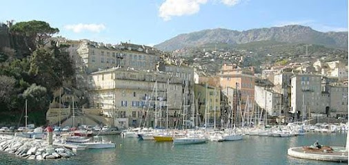 MARINA - HOLIDAY APPARTHOTEL, Gîte à San-Martino-di-Lota