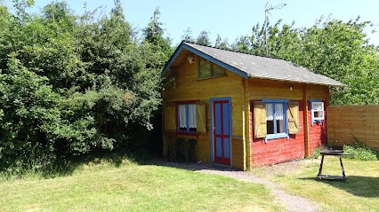 GITES LES 'FARCIOLES - CHALET LA 'HULOTTE', Gîte à Tréhorenteuc