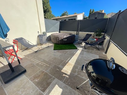 Le Logis Riquet est une maison indépendante avec une situation idéale en bordure du Canal du Midi, Gîte à Caux-et-Sauzens