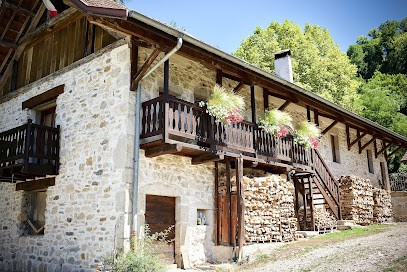 Les Lodges De La Cascade, Gîte à Yenne