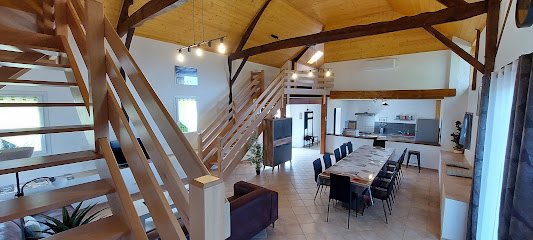 Gites De Combe Belle Proche De Sarlat De 5, 6, 8 Ou 12 Personnes. Gîte à Vézac