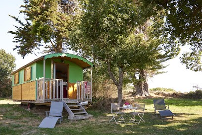 La Ferme de Kérino - Roulottes, Yourtes & Gîtes en pleine nature, Gîte à Crach