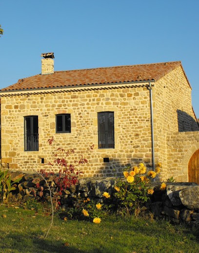 Gîtes ferme de saint gris : la grange des novis et la maison vieille, Gîte à Colombier-le-Vieux