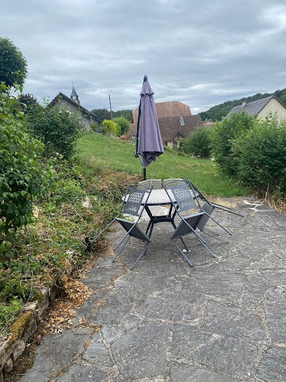 L’écurie se transforme en chambre d’hôtes le week-end, Gîte à Lebetain