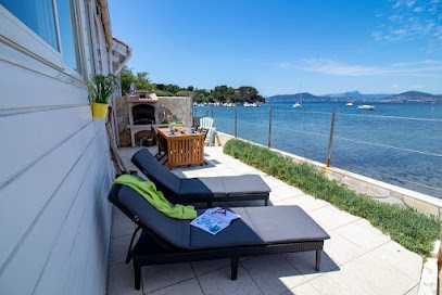 Domaine de la Presqu'île de Giens - Locations cabanons pieds dans l'eau, divers hébergements: studio, villas, Gîte à Hyères