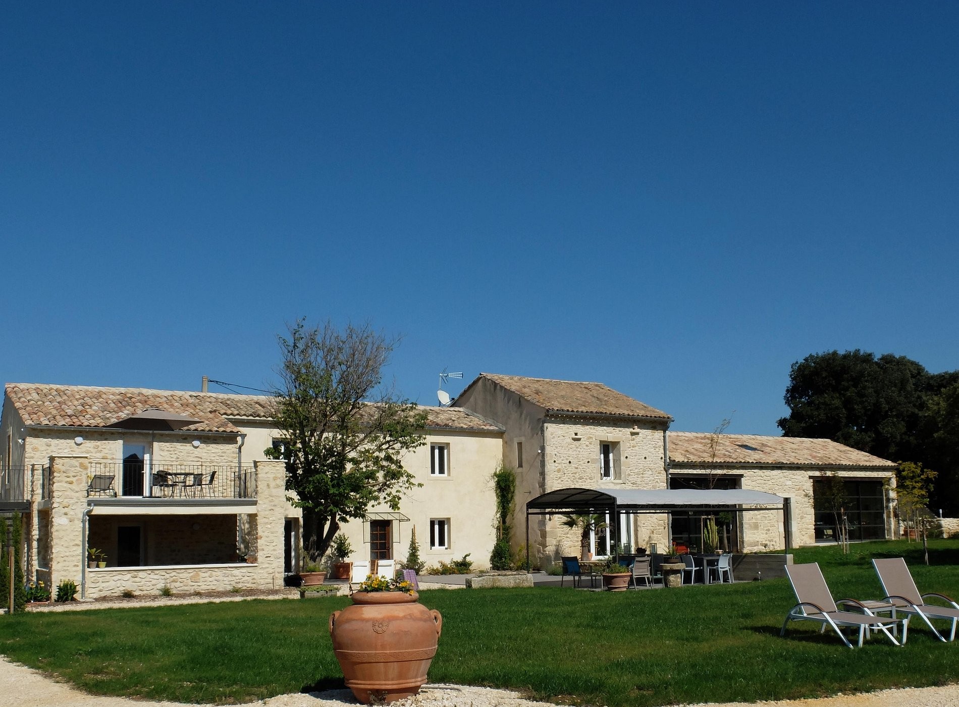 Les Pierres, Gîte à Saint-Restitut