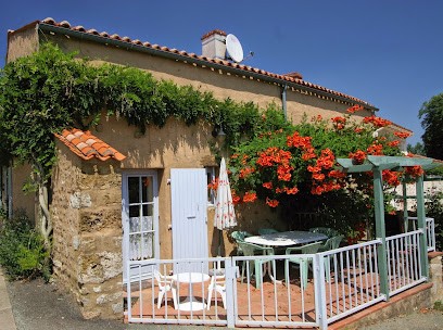 Domain Of Garreau Fishing Lodges, Gîte à Saint-Martin-des-Fontaines