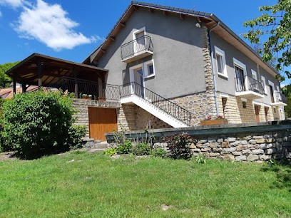 Gite Au Bord De L'étang - Saint Sernin Du Bois, Gîte à Saint-Sernin-du-Bois