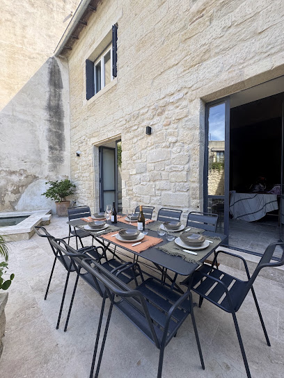 La Maison Aux Petits Pas, Gîte à Uzès
