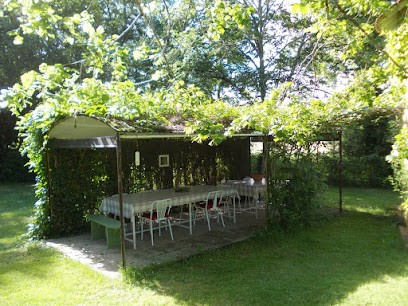 MOULIN DE VILLEVERNEIX - NEUVIC, Gîte à Neuvic